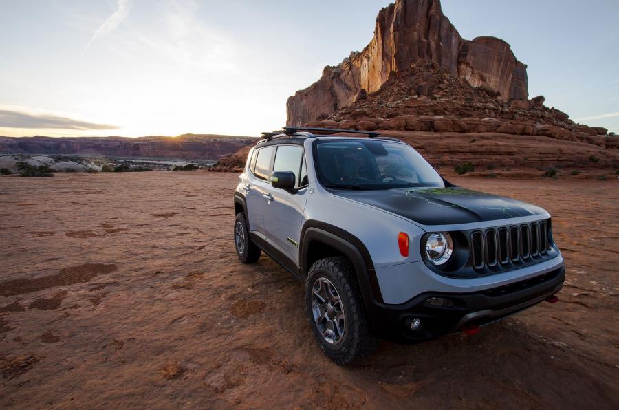  Jeep Renegade Commander Concept 2016 года  (фото 14 из 15)